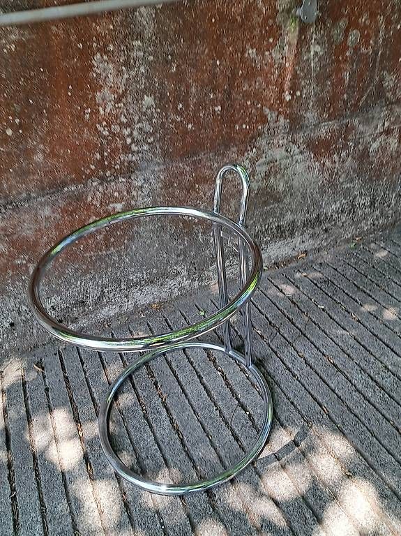 Tables: Adjustable Replika von Eileen Gray – D'occasion à Trimbach par Timewarp