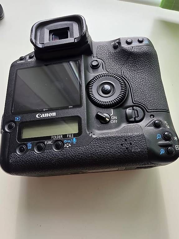 Fotocamera: Canon EOS 1D  Mark 4 – Usato da Volketswil venduto da Bluemann 8