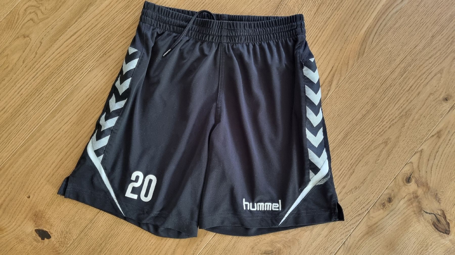Hummel Hosen: Sportshorts von Hummel, Gr.152 – Gebraucht aus Oberglatt ZH von Mueller4000