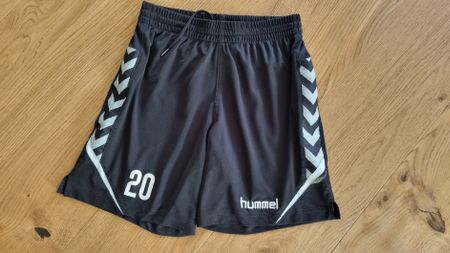 Sportshorts von Hummel, Gr.152