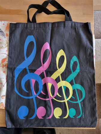 Stofftasche schwarz mit bunten Notenschluesseln neu