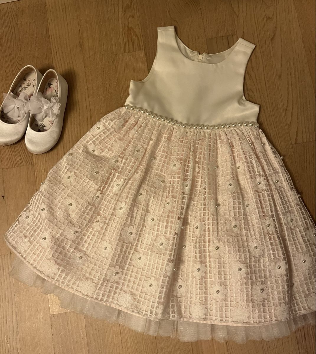 Kleider & Röcke: Mädchen Kleid Mit Schuhe – Neu (gemäss Beschreibung) aus Adliswil von Sale12 1