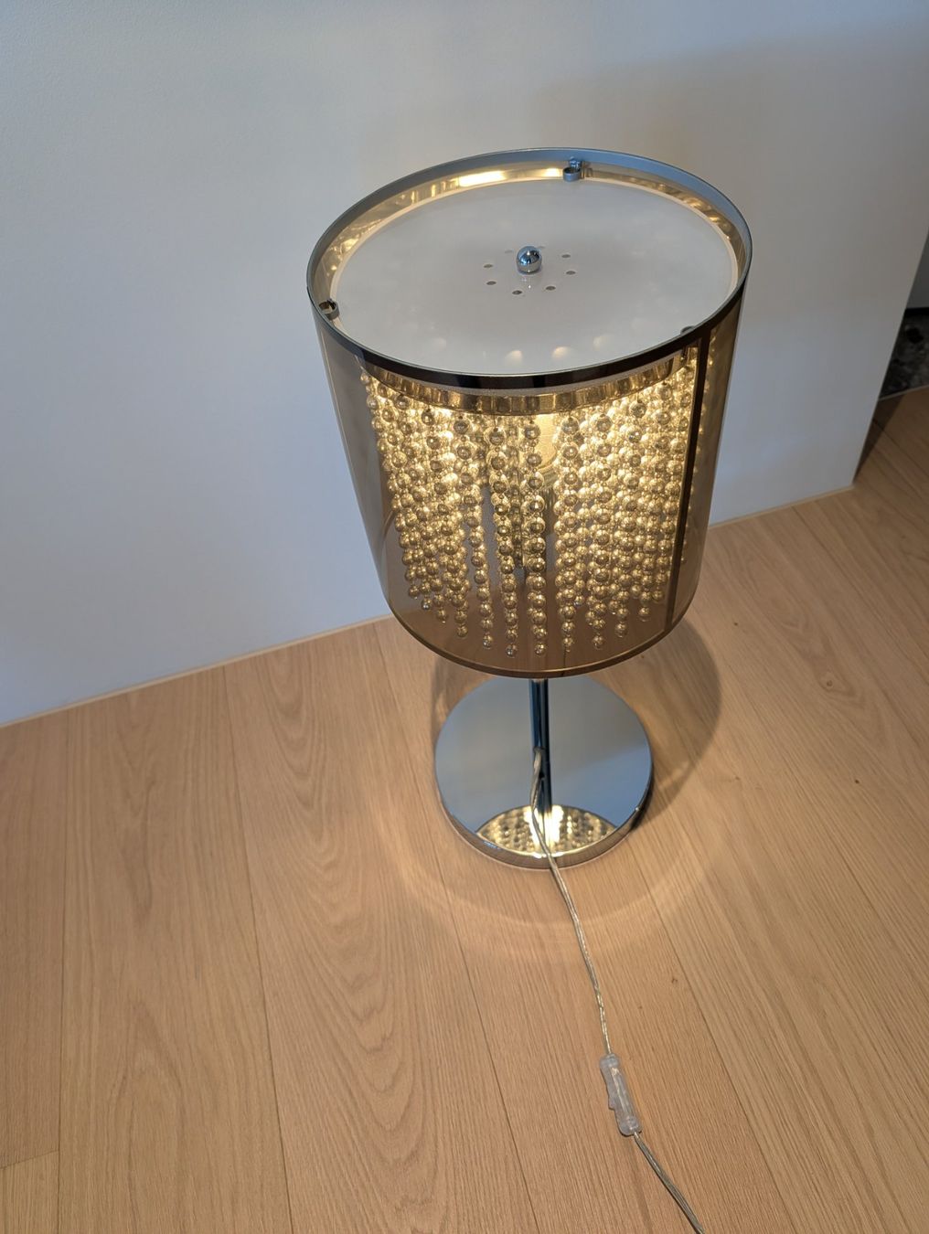 Lampade: Tischlampe Metall Chrom Perlenbehang – Usato da Buchs ZH venduto da Amigafreak 1