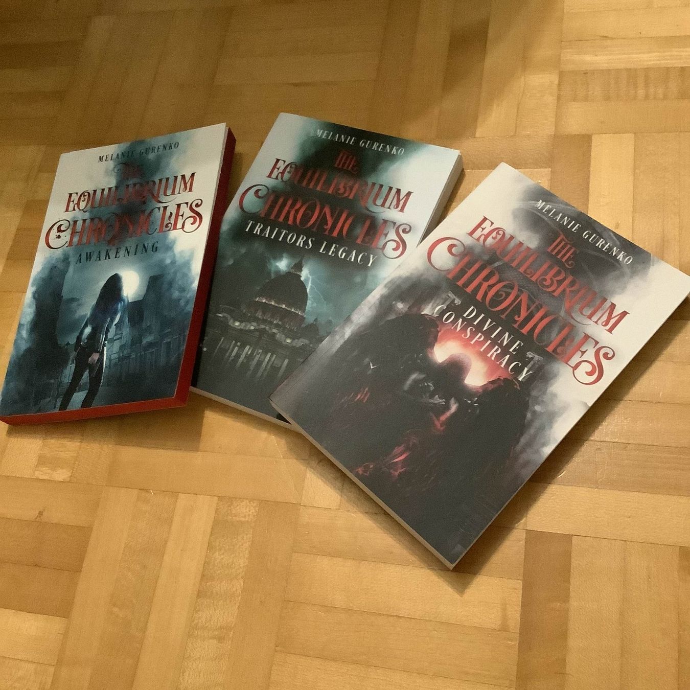 Libri: The Equilibrium Chronicles, Farbschnitt, Fantasy – Nuovo (secondo la descrizione) da Buochs venduto da ChaosSeth