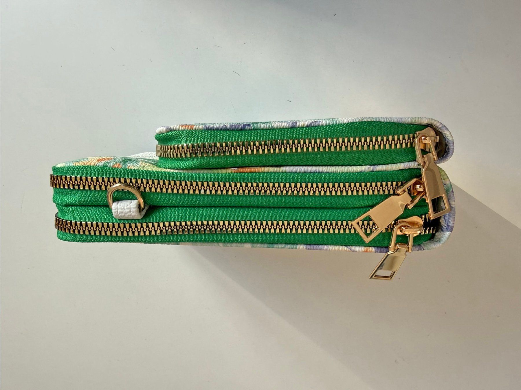 Borse da donna: Handytasche mit Portemonnaie / Farbe Grün – Nuovo e nell'imballaggio originale da Eschenbach SG venduto da Sums 2