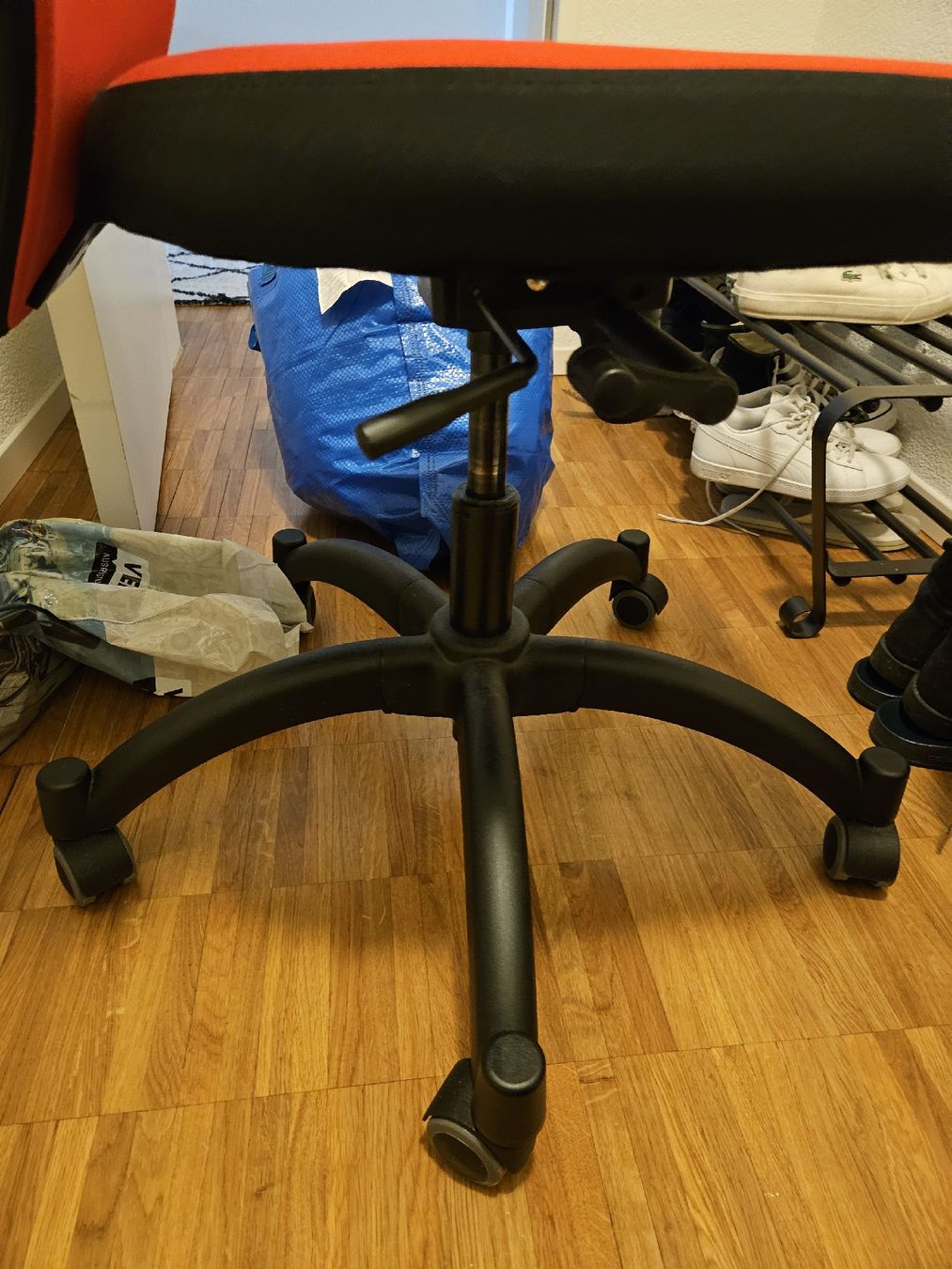 Chaises: Bürostuhl – D'occasion à Kilchberg ZH par tan_g9ny 2
