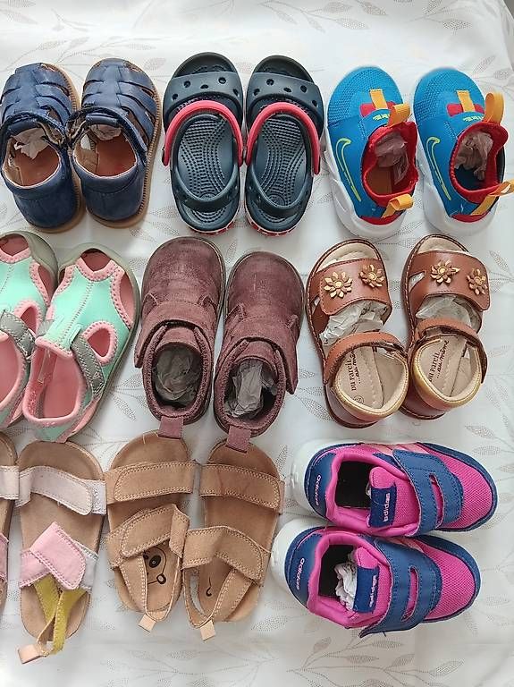 Crocs Chaussures garçon: Lot de 9 chaussures – D'occasion à Lausanne par sim_h5jb