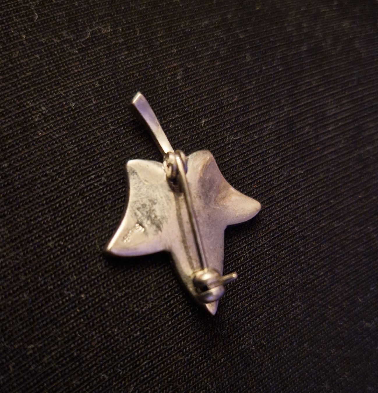 Broschen & Nadeln: Silberne Brosche, Efeu-Blatt, Markasiten, Vintage – Gebraucht aus Oberengstringen von Asteroid56 3