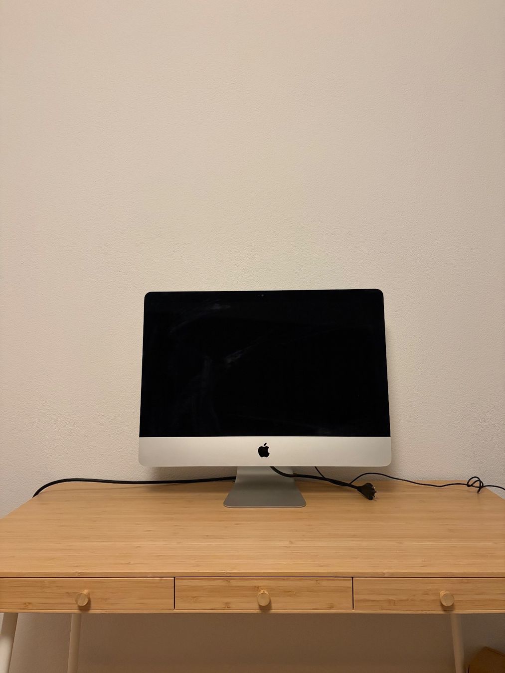 Apple PC: iMac 21.5-inch, 1.6 GHz Dual-Core Intel Core i5 – Usato da Horgen venduto da gle_7h2h