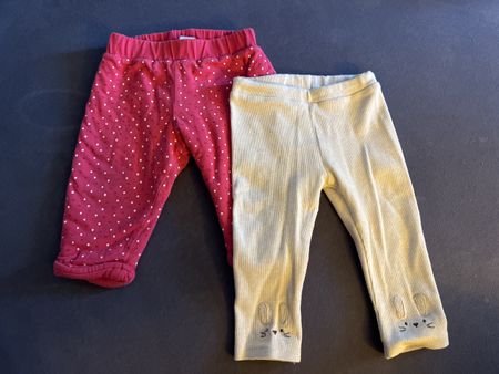 Zwei gemütliche Baby Hosen Gr. 68