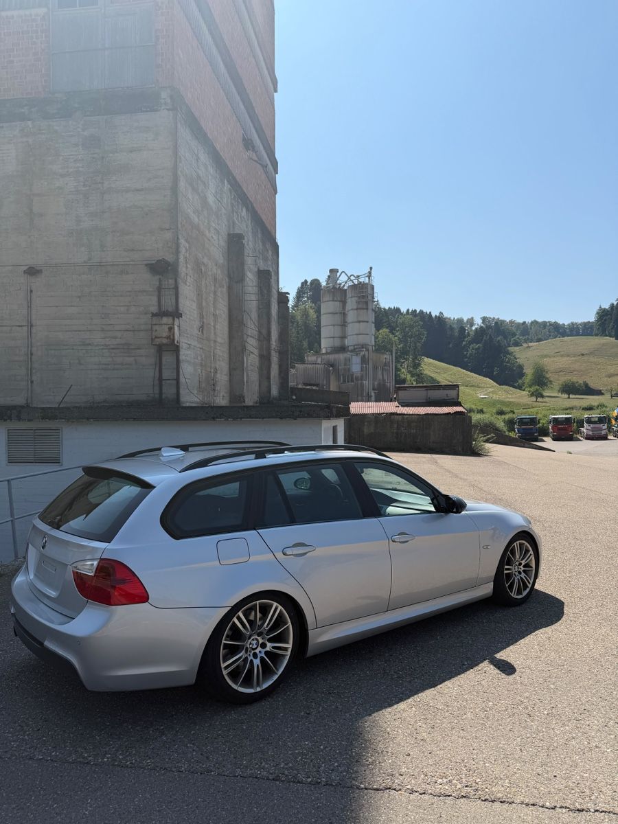 BMW Automobili: BMW 325xi mit MFK – Usato da Wetzikon ZH venduto da HD2004
