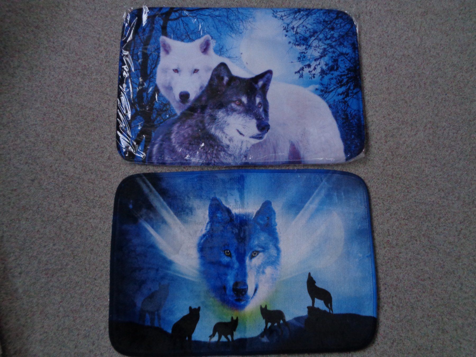 Tappeti: Matte mit Wolf (40x59cm) 2 Stk. – Nuovo (secondo la descrizione) da Langenbruck venduto da Gumsi