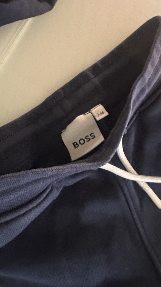 Lotti & Set di vestiti: BOSS Kinder Jogginganzug dunkelblau Grösse 94 – Usato da Dübendorf venduto da Premium-Cars 3