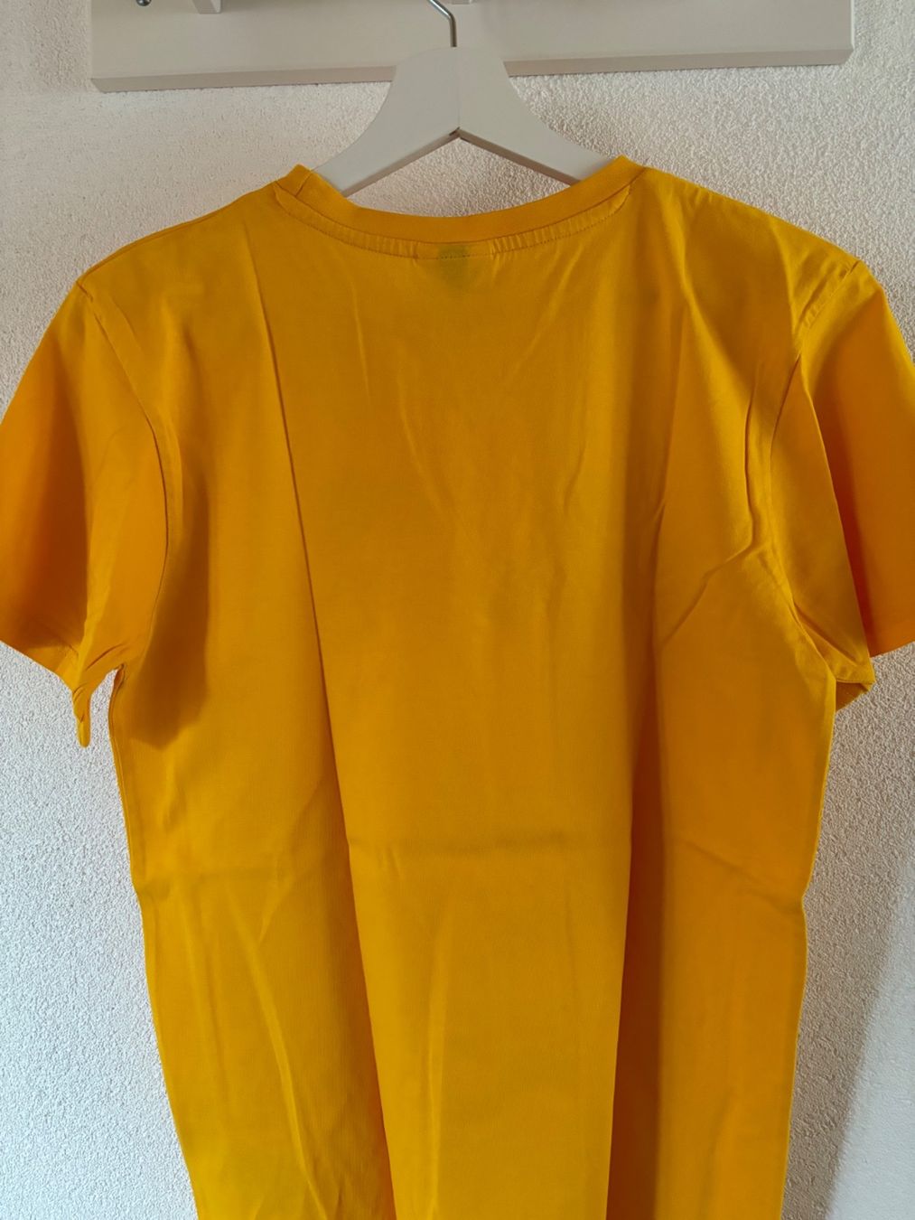Ellesse T-shirt: T-shirt jaune "Ellesse" – Usato da Grandvillard venduto da Elsa.Del 1