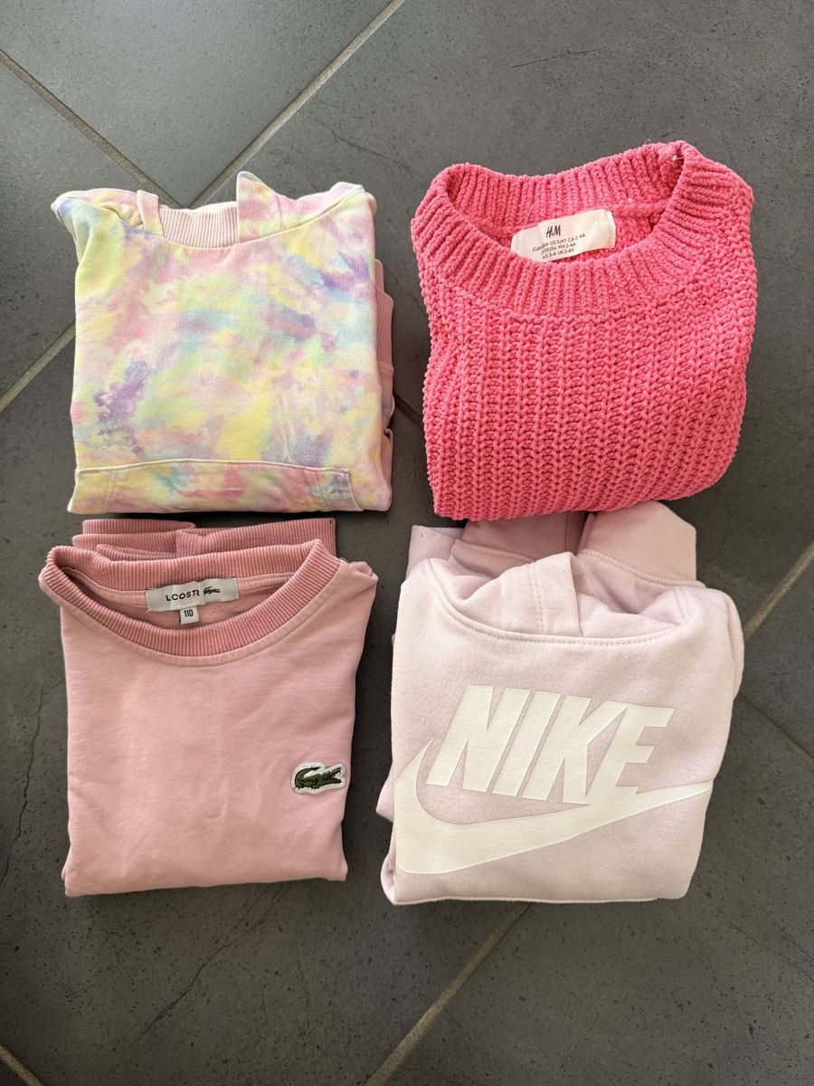 Nike Maglioni & Felpe: Herbst Kleiderpaket Mädchen 4 Pullovern - Grösse 104-110 – Usato da Aarau venduto da xiy_p5h2