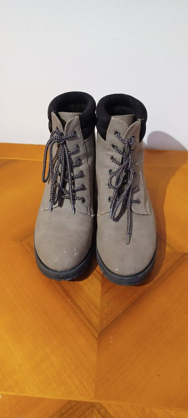 Graceland Damenschuhe: Winterstiefel Damen grau/mud mit schwarzen Highlights – Gebraucht aus Männedorf von ste_9lfs 2