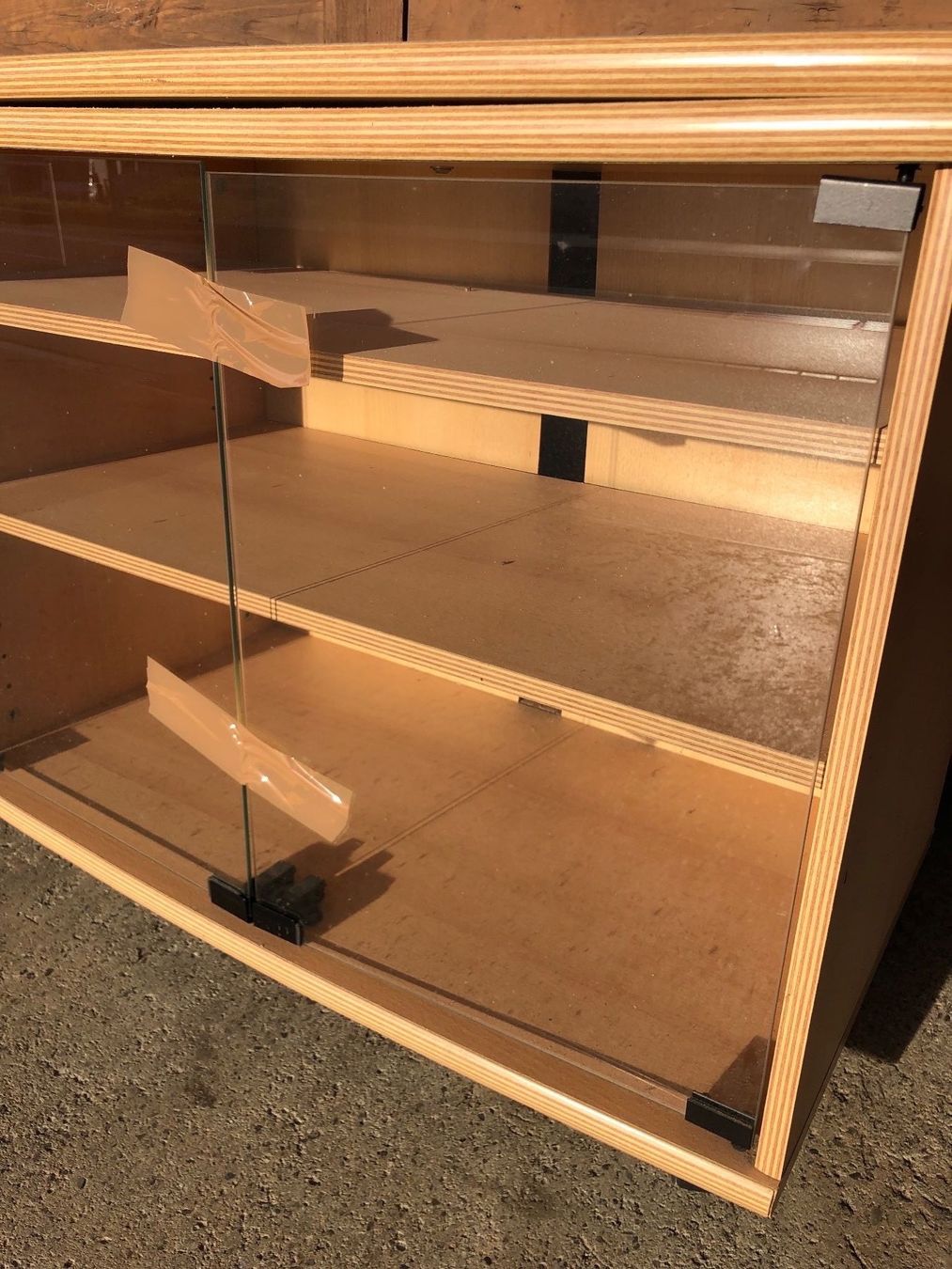 Mobili TV: Fernsehmöbel mit Glastüren – Usato da Eschlikon TG venduto da ArtRec 3