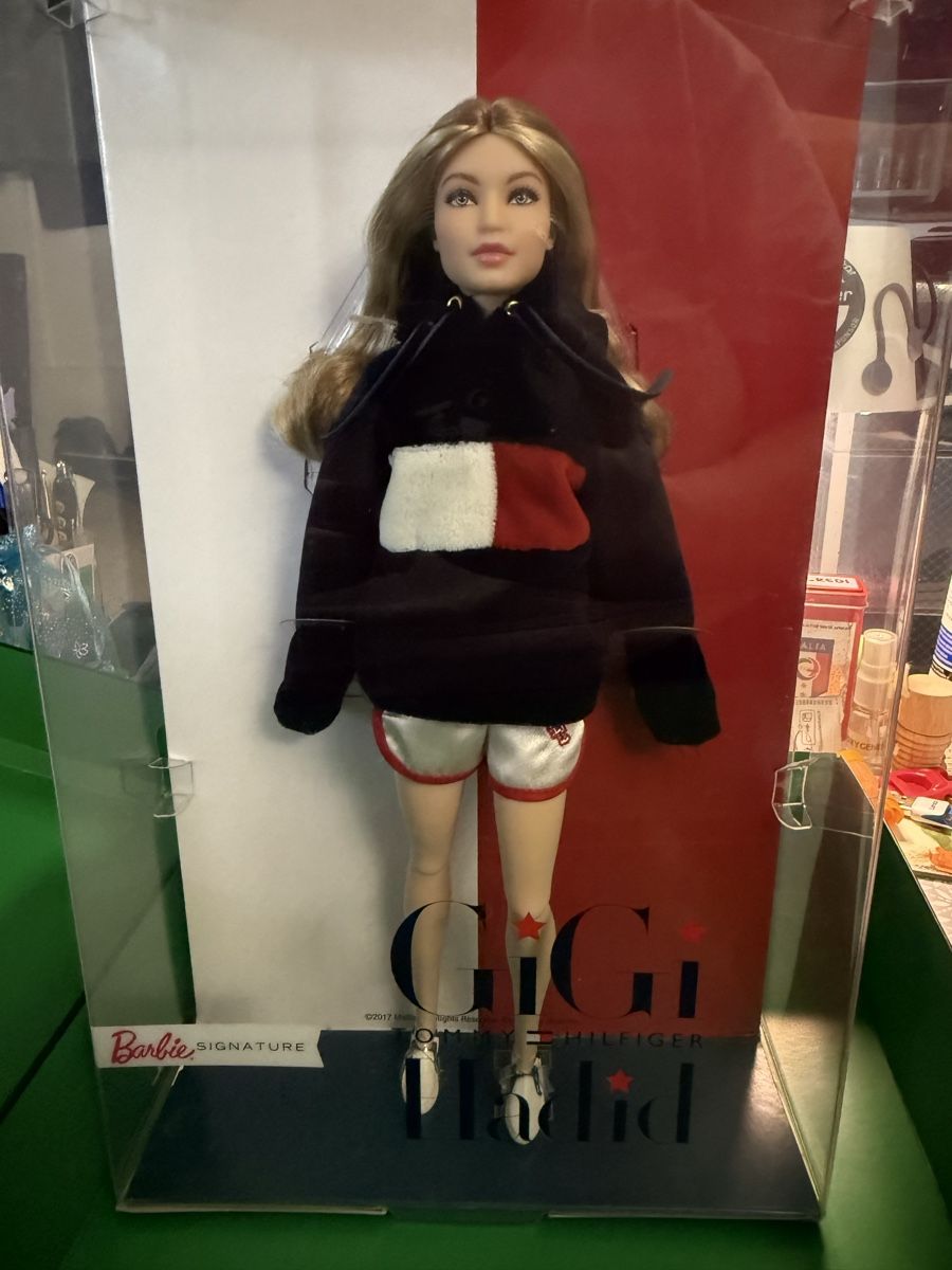Poupées: Barbie collection Gigi Hadid – Neuf avec emballage d'origine à Chene bourg par Sysy77