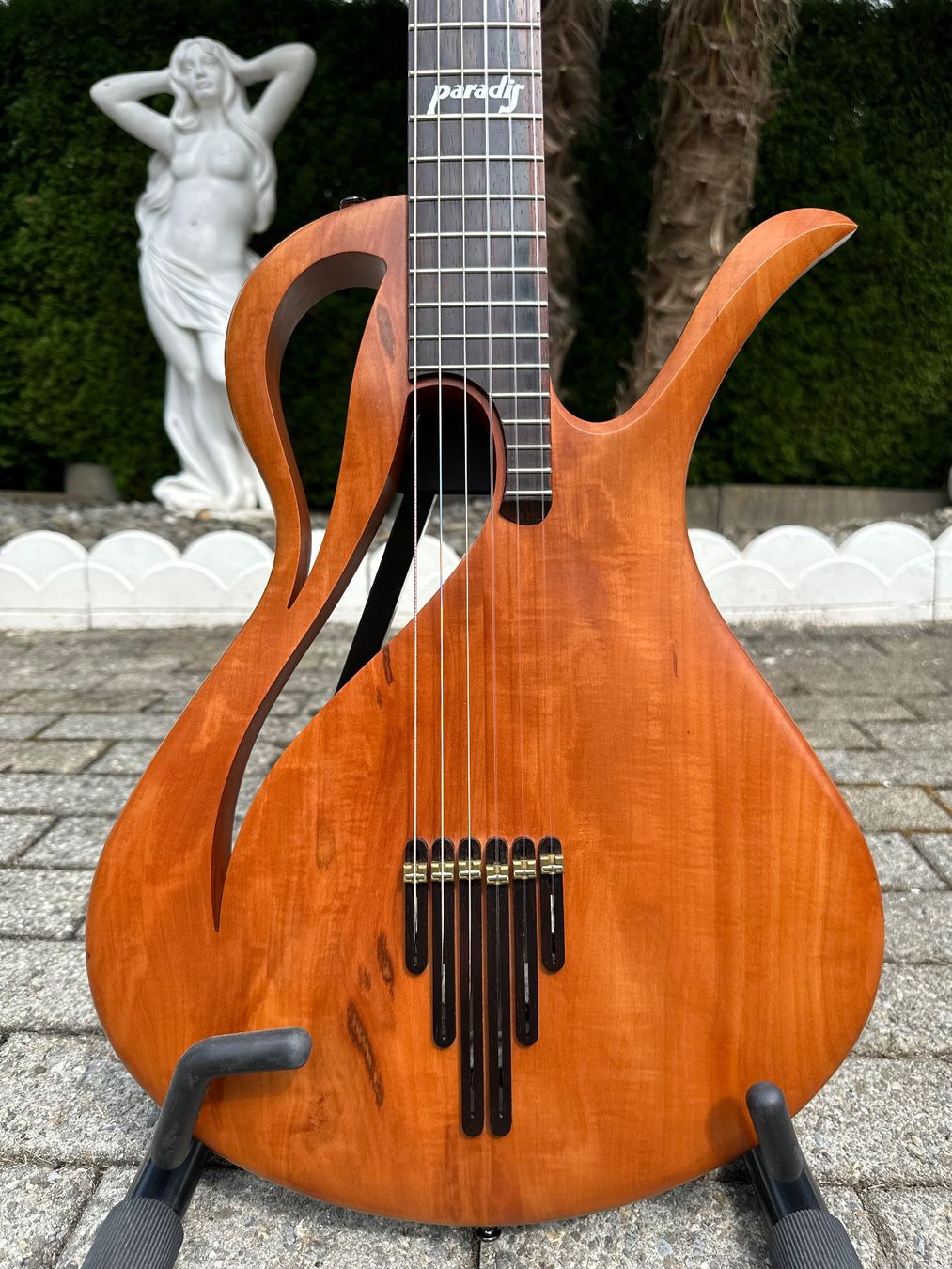 Strumenti musicali: Gitarre Paradis Avalon – Usato da Goldau venduto da filiorum 5