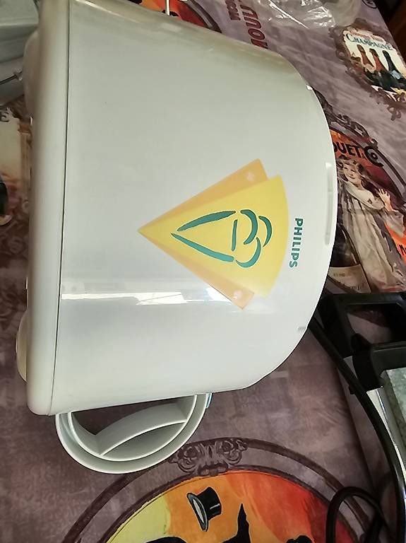 Küchengeräte: Glace Maschine PHILIPS 220 V bester Zustand  – Gebraucht aus Binningen von Oberpfeiffe 4