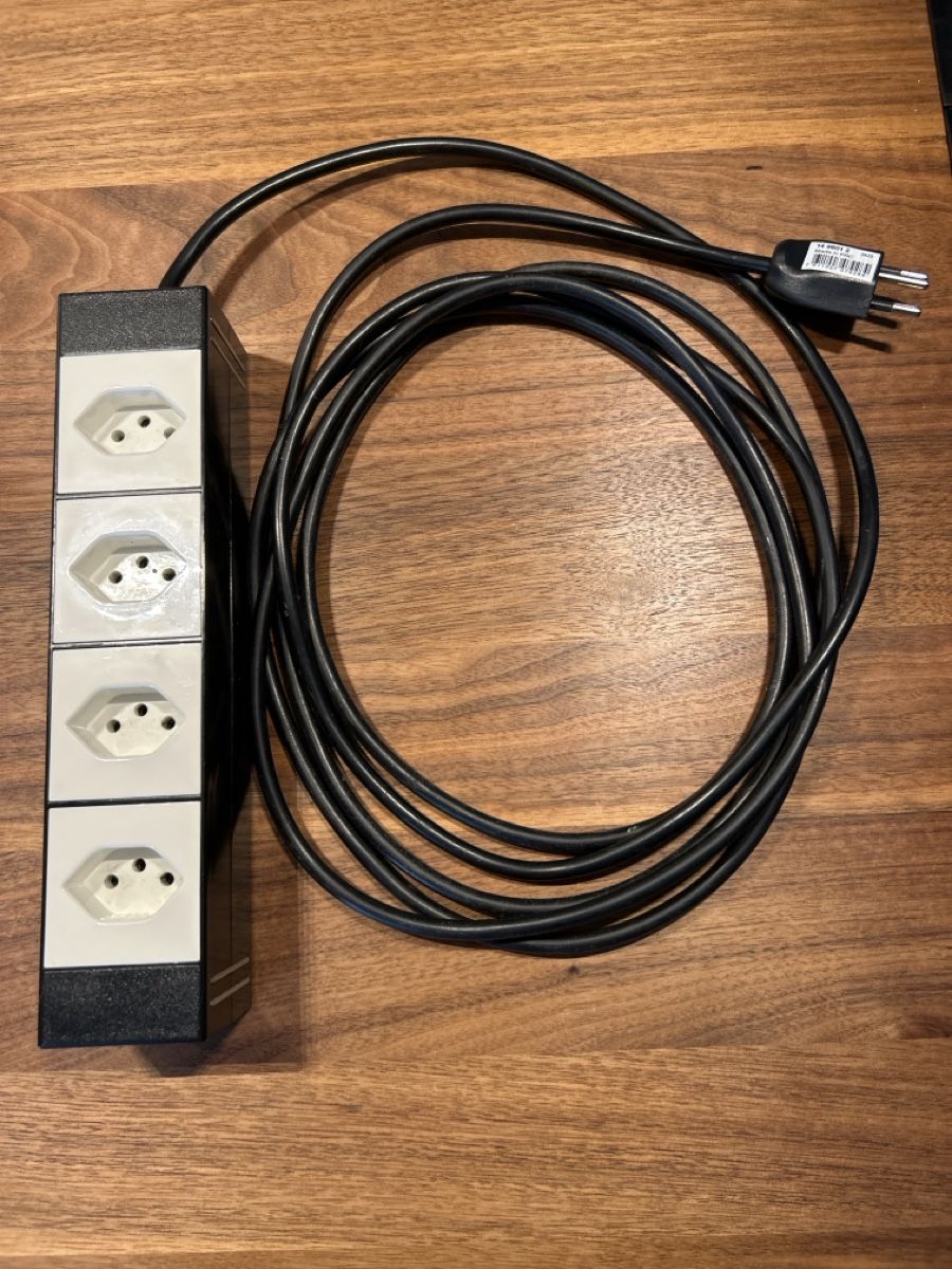 Stromzufuhr: USM Steckerleiste Typ 10514 mit Kabel – Gebraucht aus Seengen von Bibibalou
