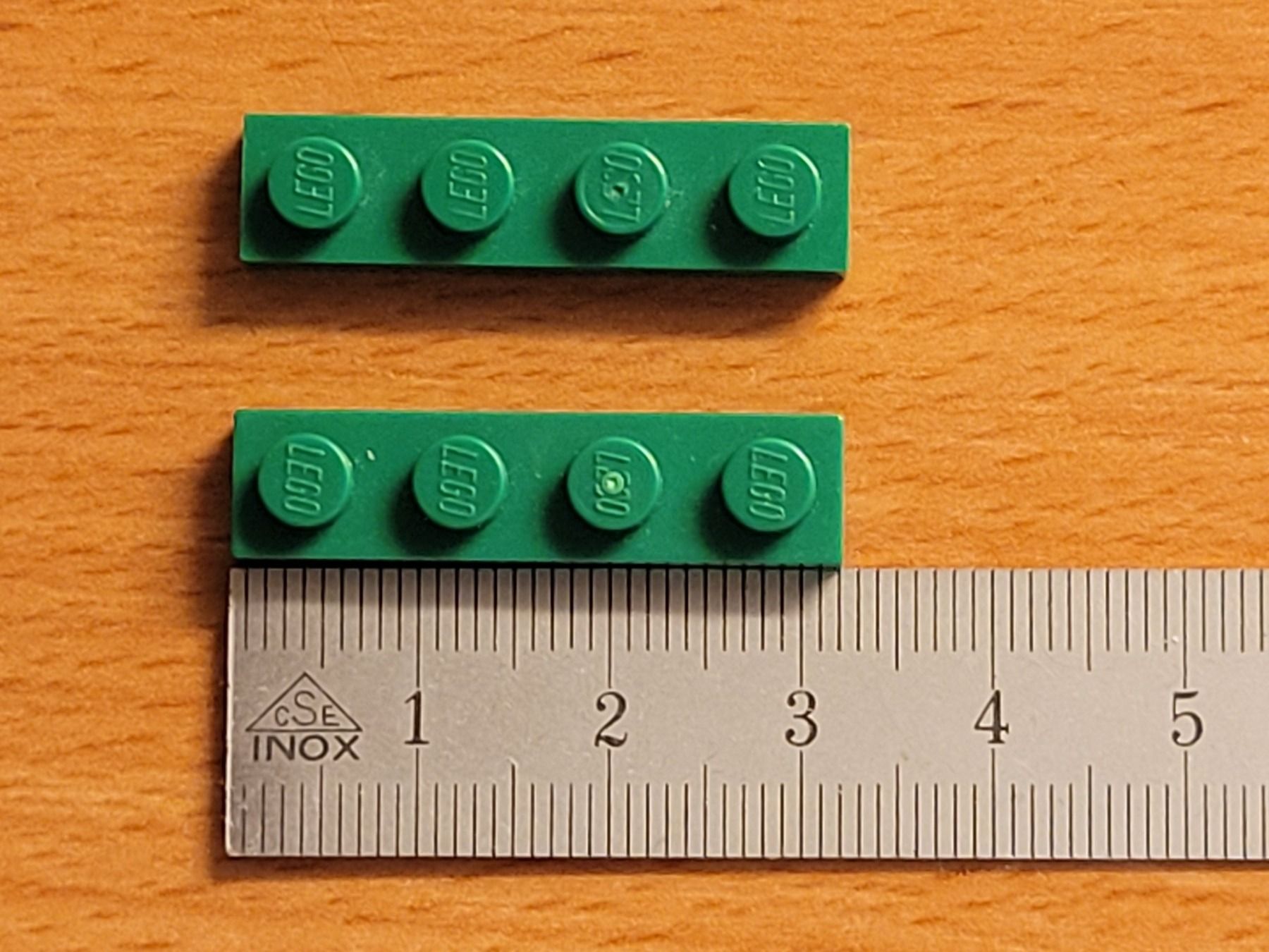 Lego Kit di costruzioni: Lego - 2 pièces vertes plates à 4 tenons – Usato da Payerne venduto da tintin08 3