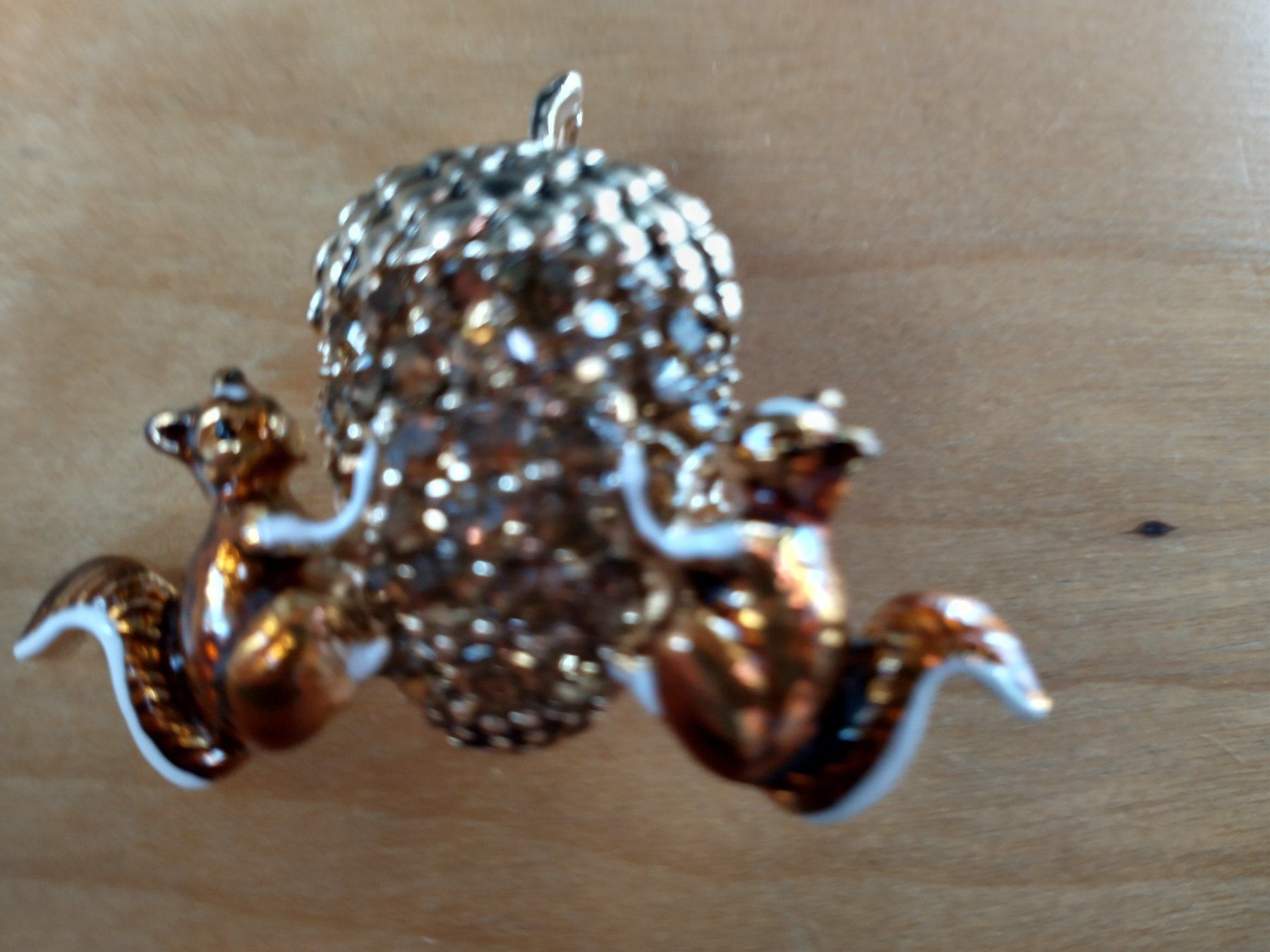 Broschen & Nadeln: Eichhörnchen Brosche mit Eichel, Vintage Stil – Neu (gemäss Beschreibung) aus Löhningen von Chimae67 1