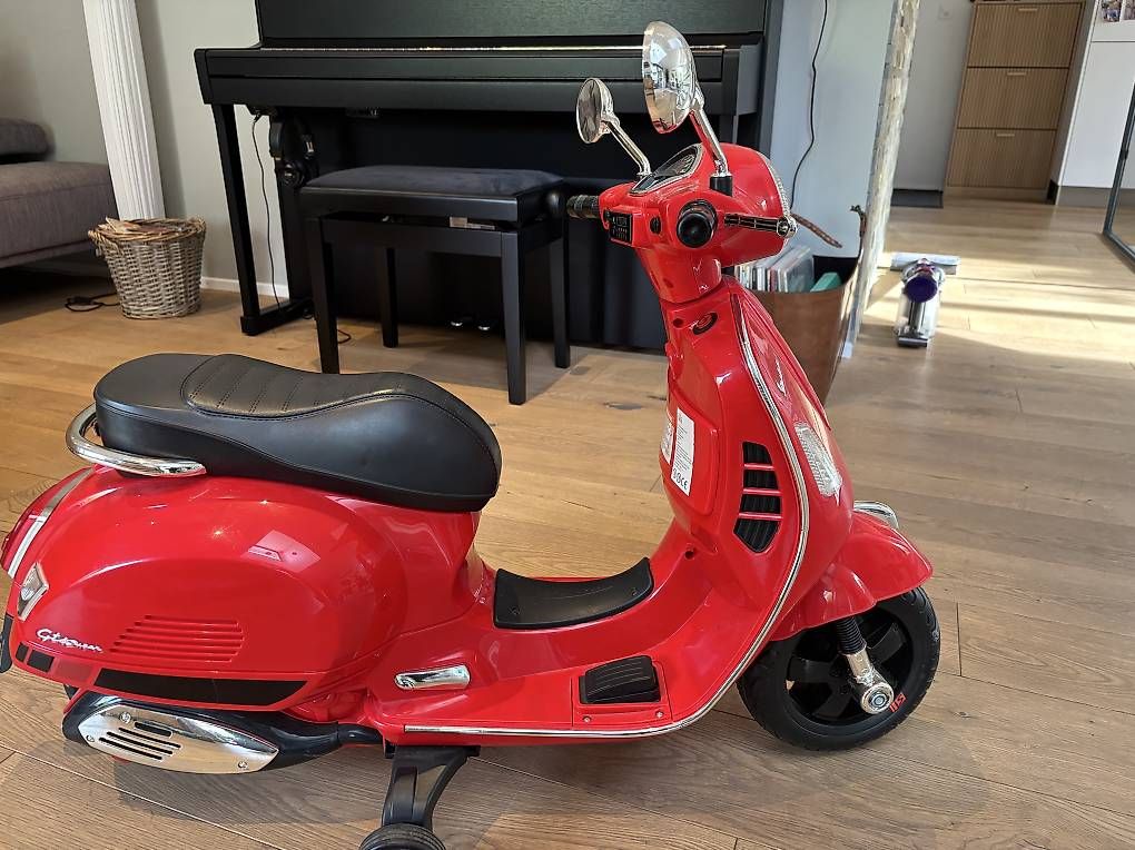 Véhicules pour enfants: Vespa enfant rouge – D'occasion à Lausanne par Blooly 1