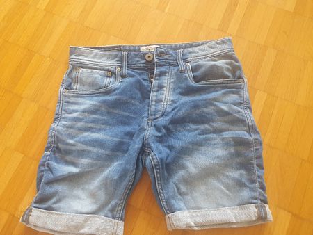 Short Jeans grösse XS aber Eher M