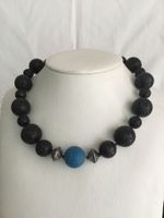 Halskette mit Lava, blauer Achat und Silberteile, 47 cm