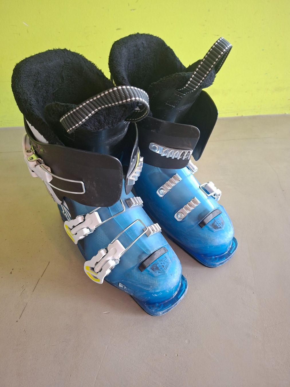 Scarpe per ragazzi: KInder Skischuhe grösse 23.5 275 – Usato da Winterthur venduto da Tiara