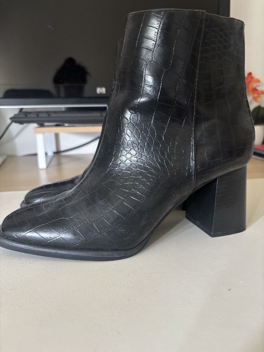 Scarpe da donna: Schwarze Stiefeletten mit Kroko-Prägung, Grösse 39 – Usato da Zürich venduto da clean.closet