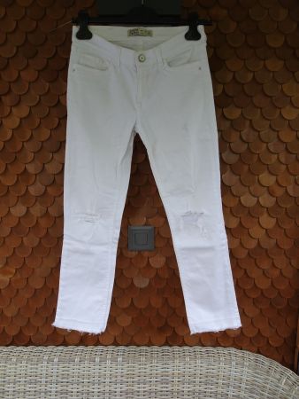 Uni weisse Zara Löcher-Jeans Gr. XS / 34 - 240808