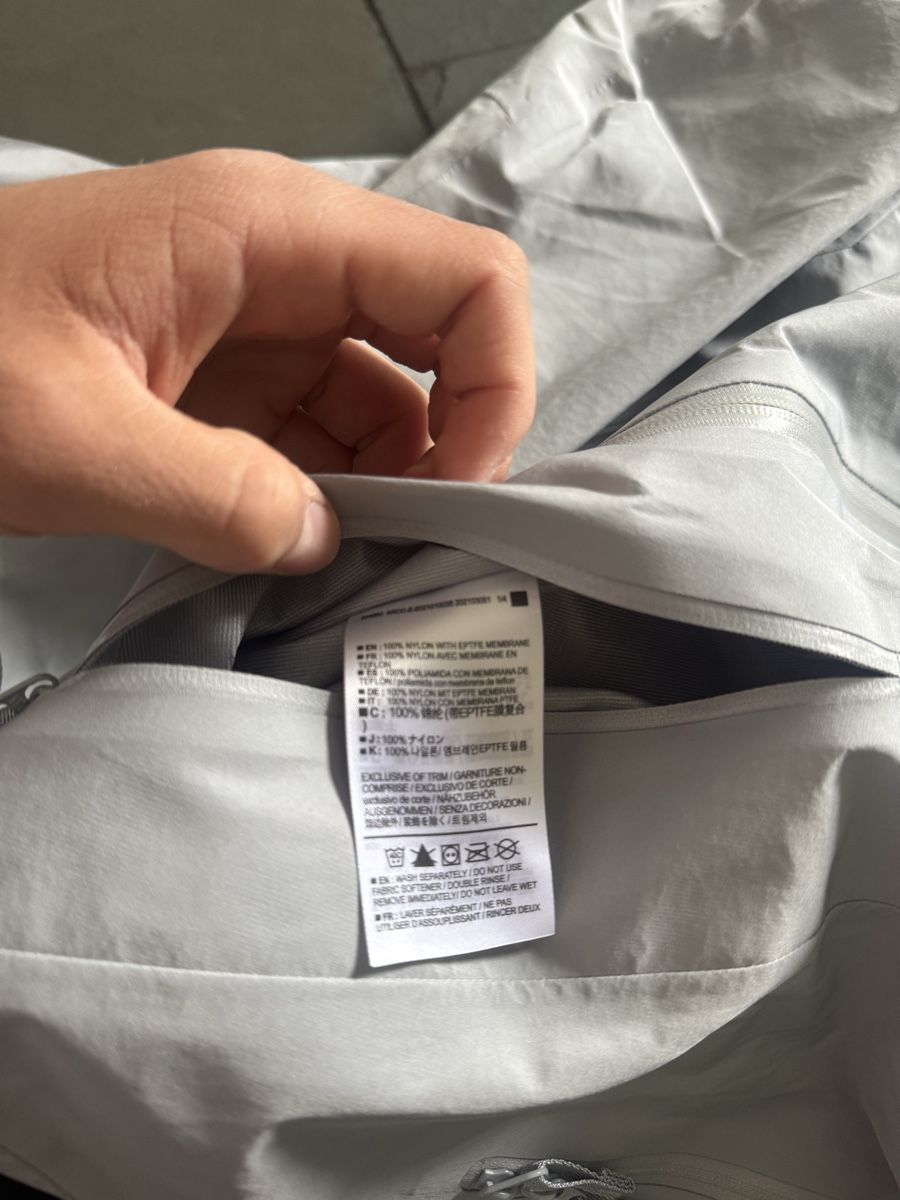 Arcteryx Giacche: Arc'teryx Beta LT Jacket M/M Gore-Tex – Nuovo (secondo la descrizione) da Kaltbrunn venduto da nku_d7xr 4