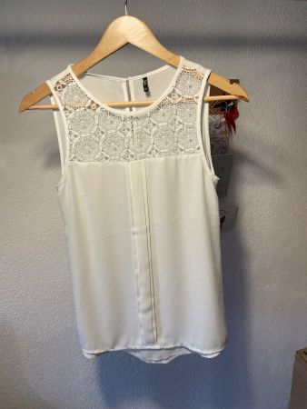 Sommerliches, elegantes Top mit Spitze, Grösse 34 Only