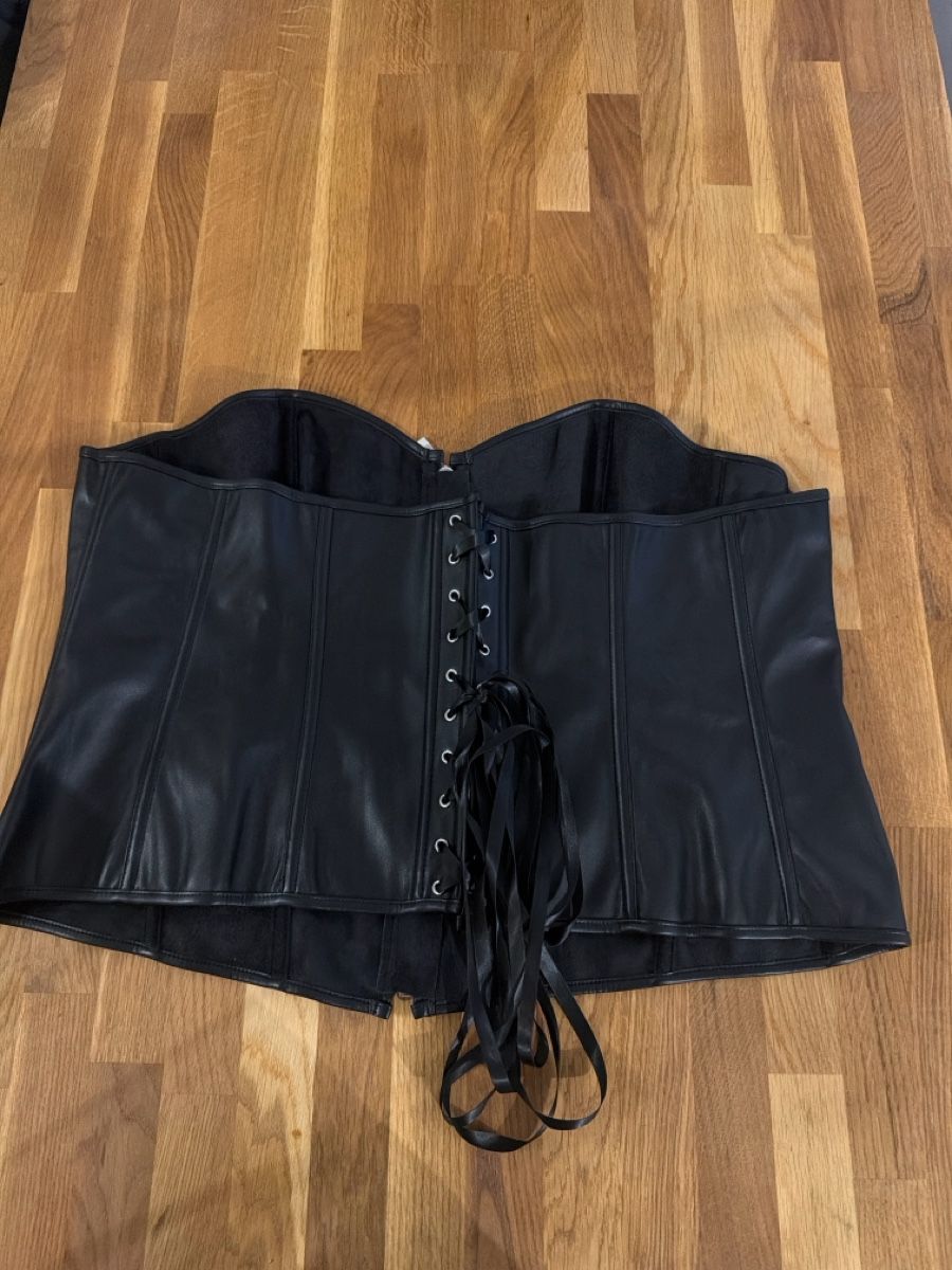 Top: Joli bustier en cuir synthétique – Nuovo (secondo la descrizione) da Brügg BE venduto da traindenuit 1