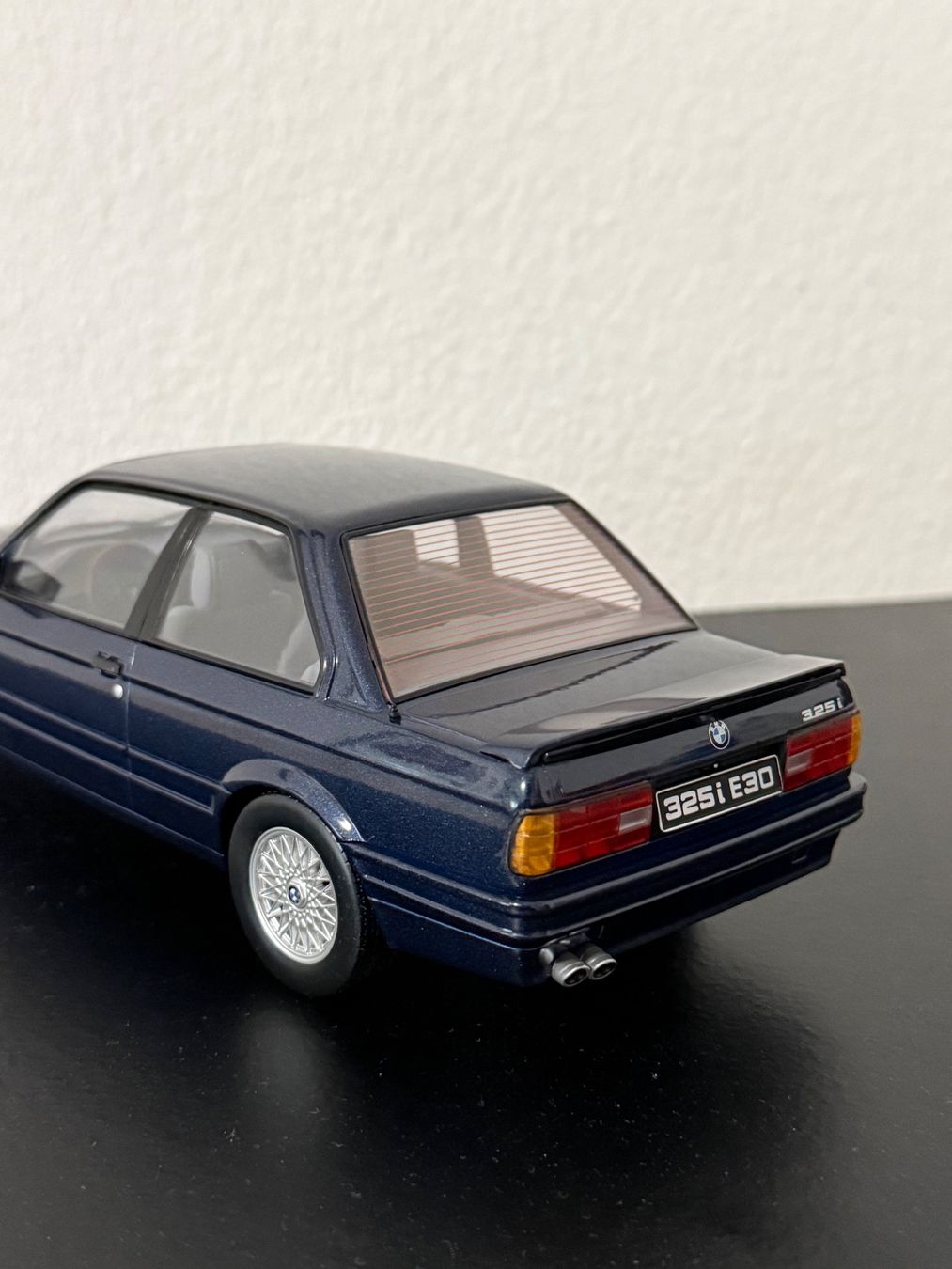 BMW Modellini d'auto: BMW 325 i E30 M Packet 2 1:18 KK Scale – Nuovo e nell'imballaggio originale da Bülach venduto da Meti2023 3