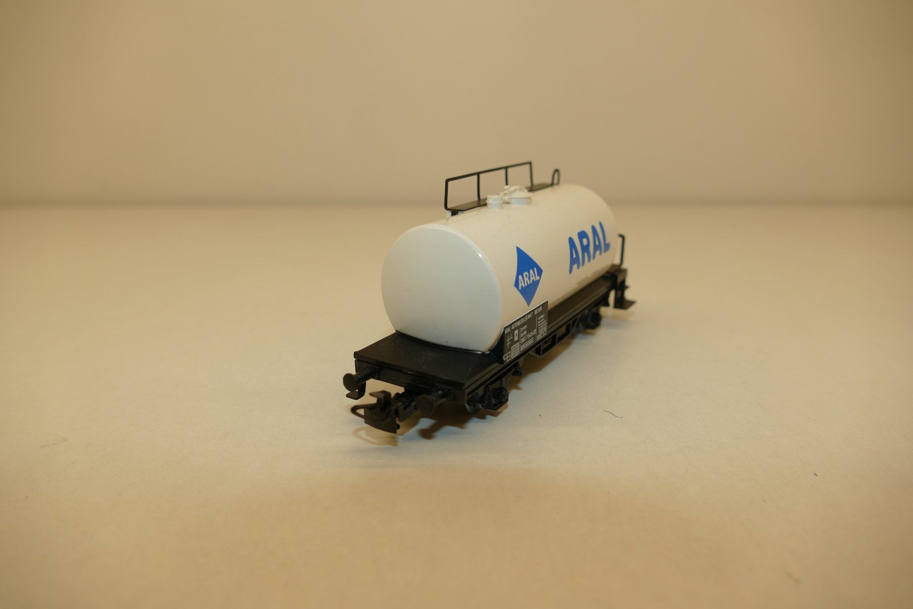 Märklin Modelleisenbahnen: Märklin H0: DB Kesselwagen Aral – Neu (gemäss Beschreibung) aus Niederhasli von rail-duerst 4