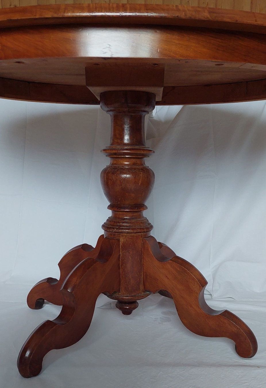 Tavoli: Antiker Tisch Nussbaum – Usato da Gunten venduto da Ruth2 1