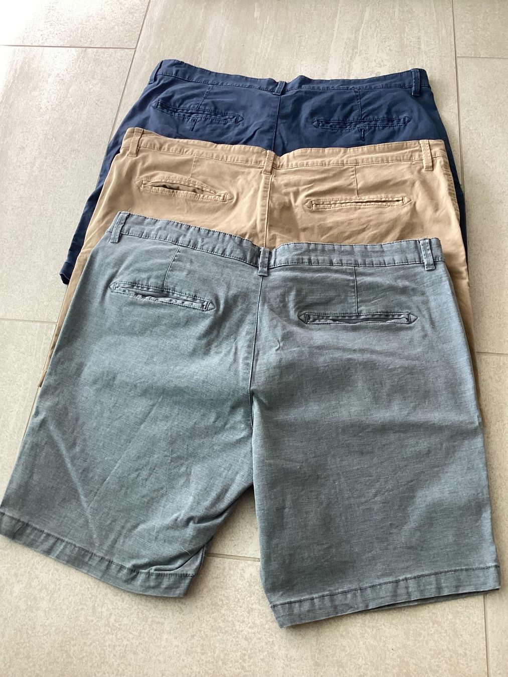 Pantaloni: 3 x Regular Shorts – Usato da Riehen venduto da Bibo 4