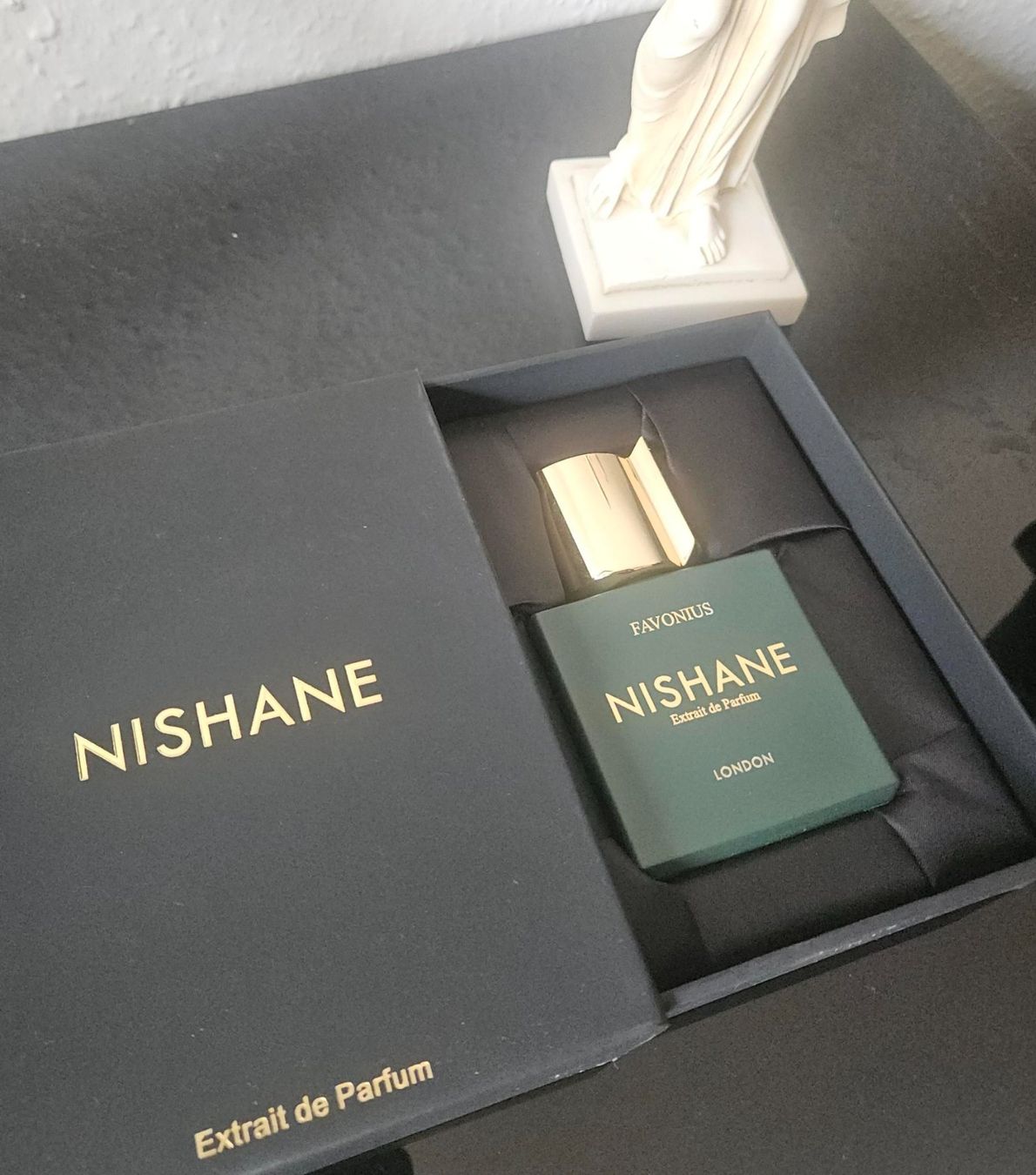 Nishane Profumi & Eau de Toilette: Nishane Favonius Extrait de Parfum 50ml – Nuovo e nell'imballaggio originale da St-Prex venduto da ily_jf7q 1