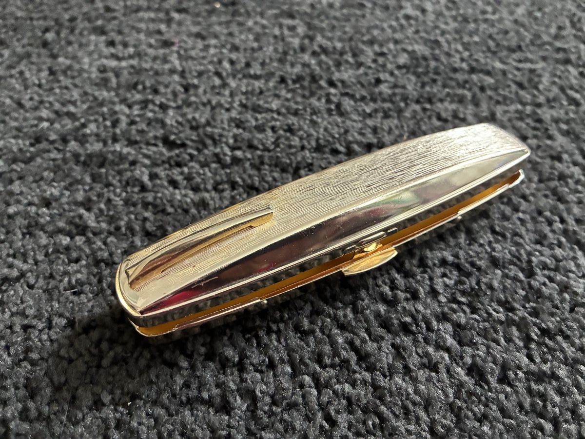 Occhiali & Lenti: Lesebrille goldfarben mit Etui – Usato da Bolligen venduto da Vroni23 3