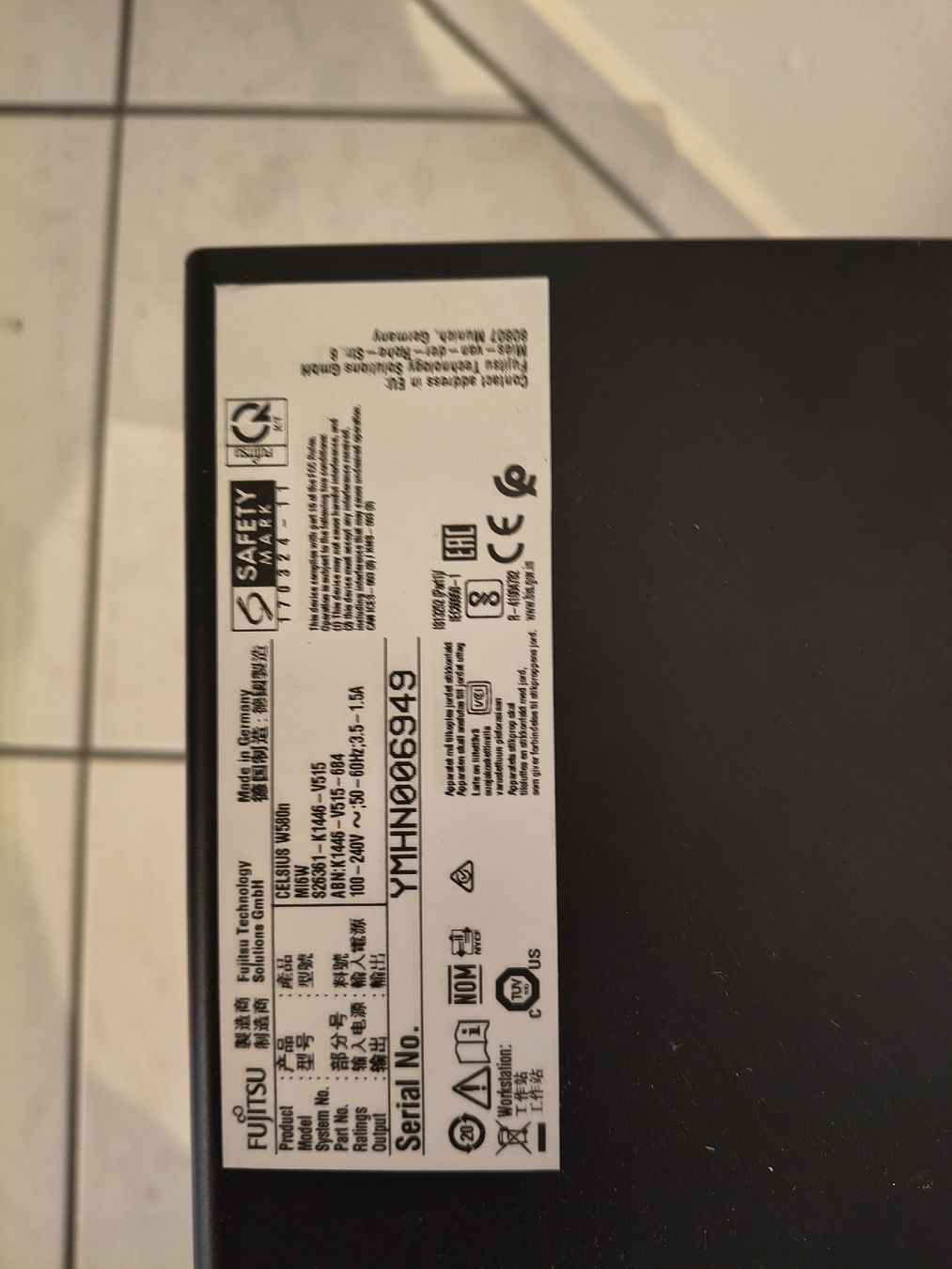 Fujitsu PCs: Fujitsu Celsius workstation Intel Xeon - 256GB SSD - no ram – Gebraucht aus Zürich von TrainLine 5