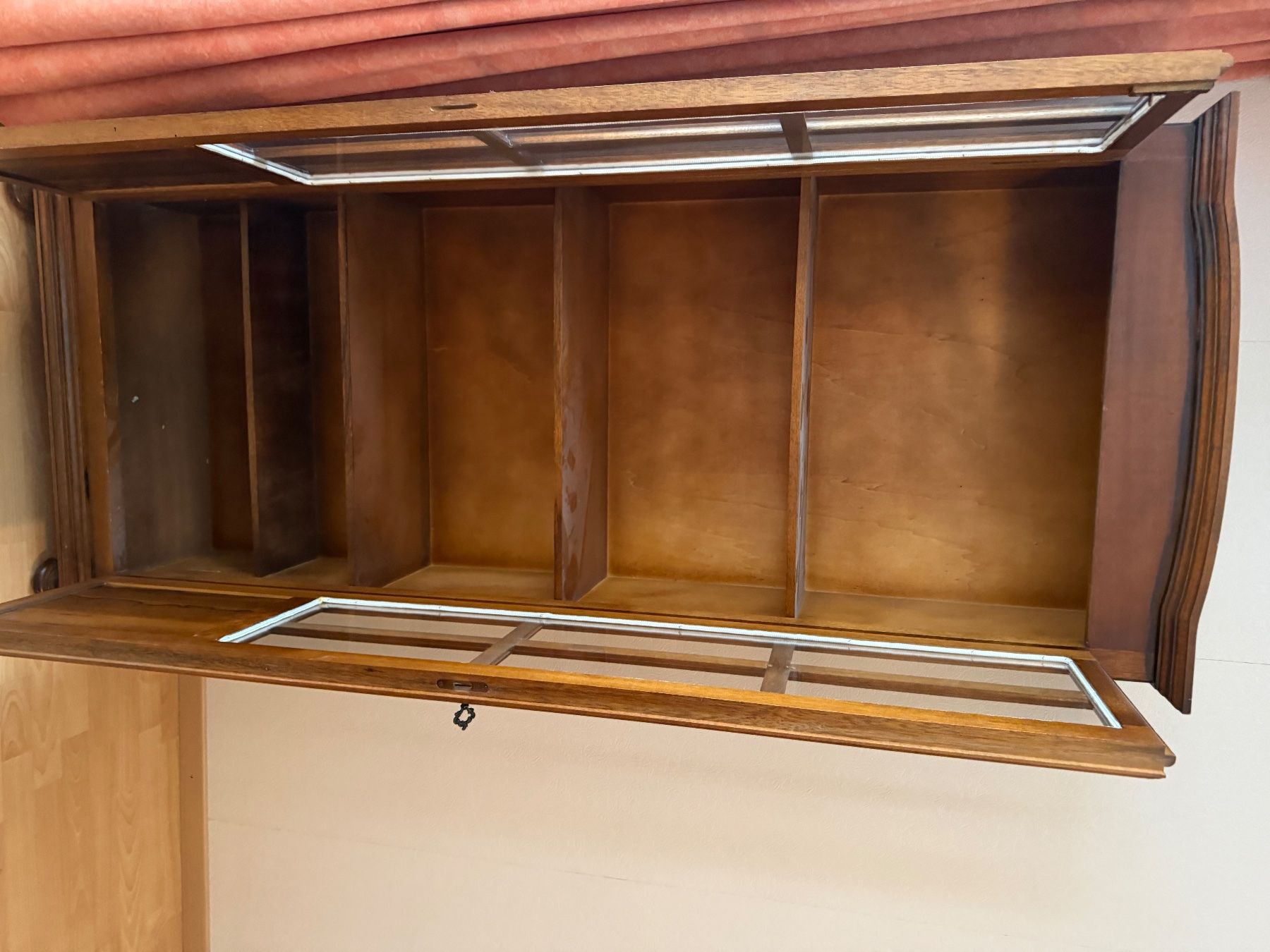 Vitrinen: Vitrine – Gebraucht aus Collombey von Chervaz0 1