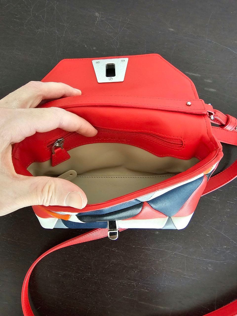 Akris Borse da donna: NEW AKRIS Anouk Little Day Triangle Shoulder Bag – Nuovo (secondo la descrizione) da Origlio venduto da ann_q6qv 5