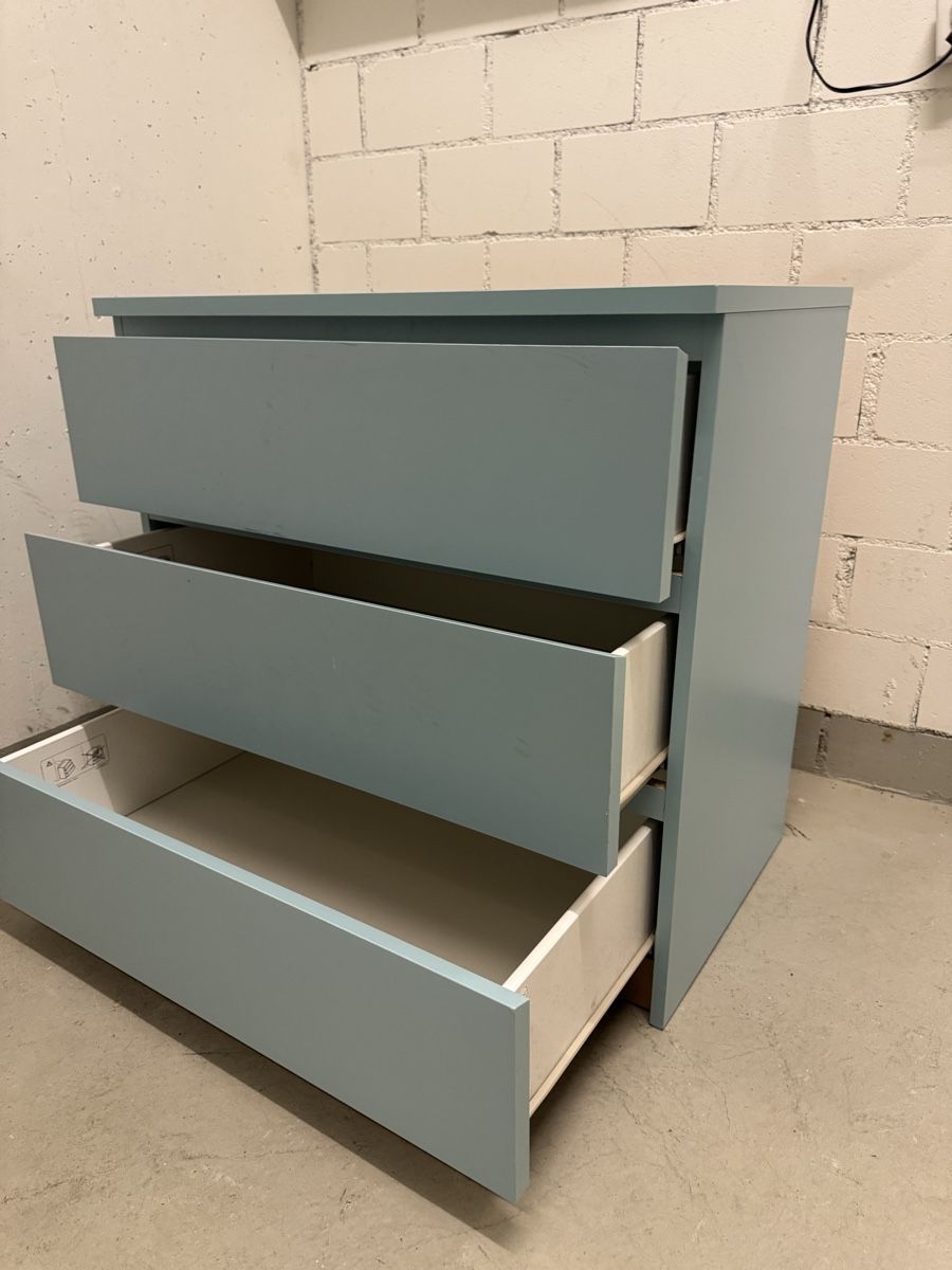 Ikea Commodes: Kommode 3 Schubladen hellblau guter Zustand – Neuf (Voir description) à Oberengstringen par lor_8y27 2