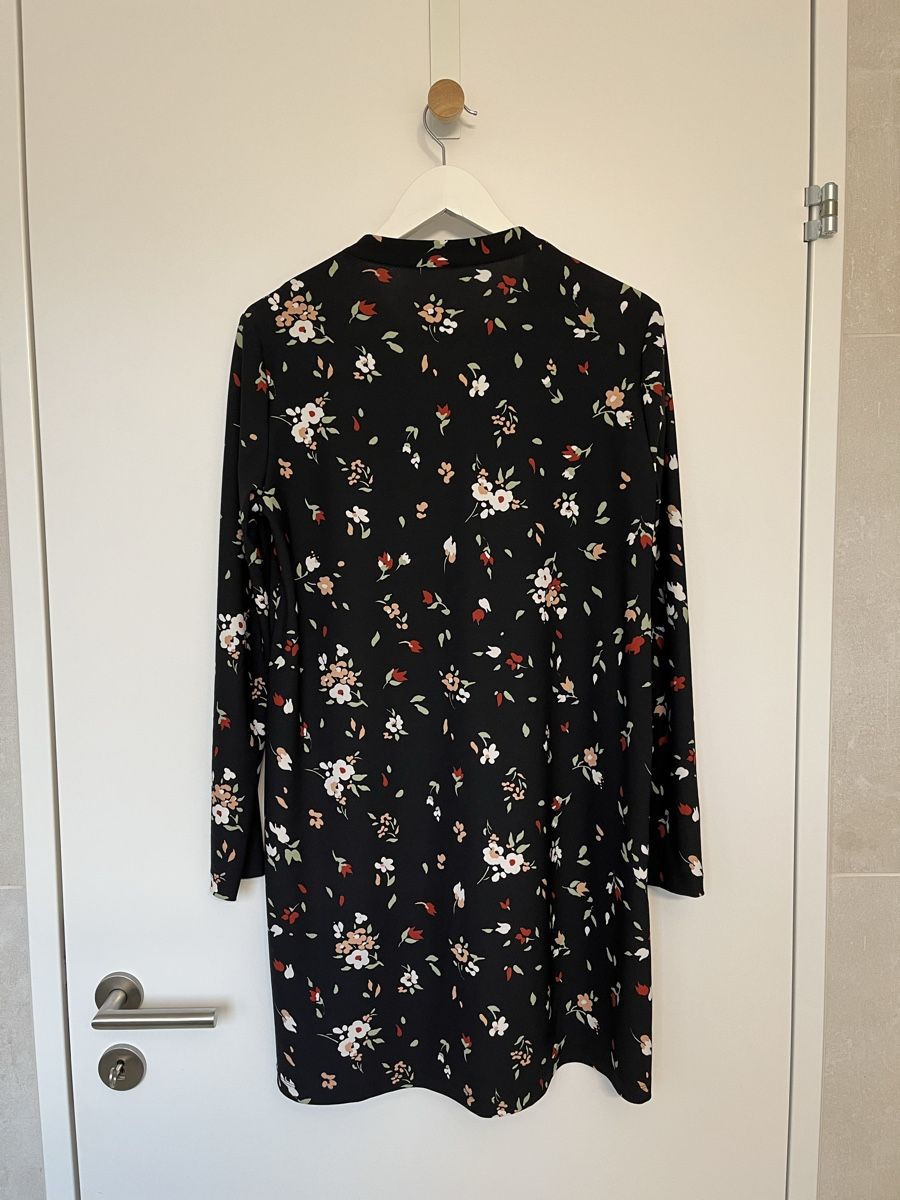 Vestiti: Kleid in a-Linie von Mango – Usato da Alpnachstad venduto da Bellavista86 1