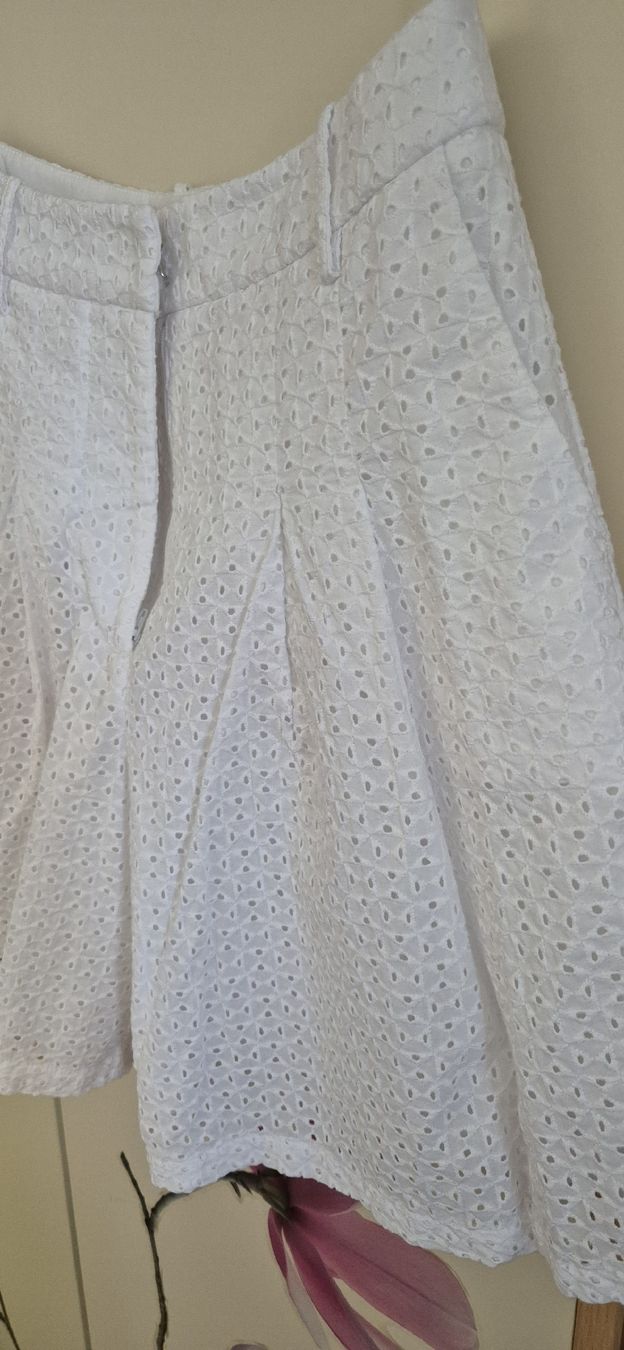 Pantaloni: Baumwollshorts Gr 34 – Usato da Herznach venduto da DieMartin 2