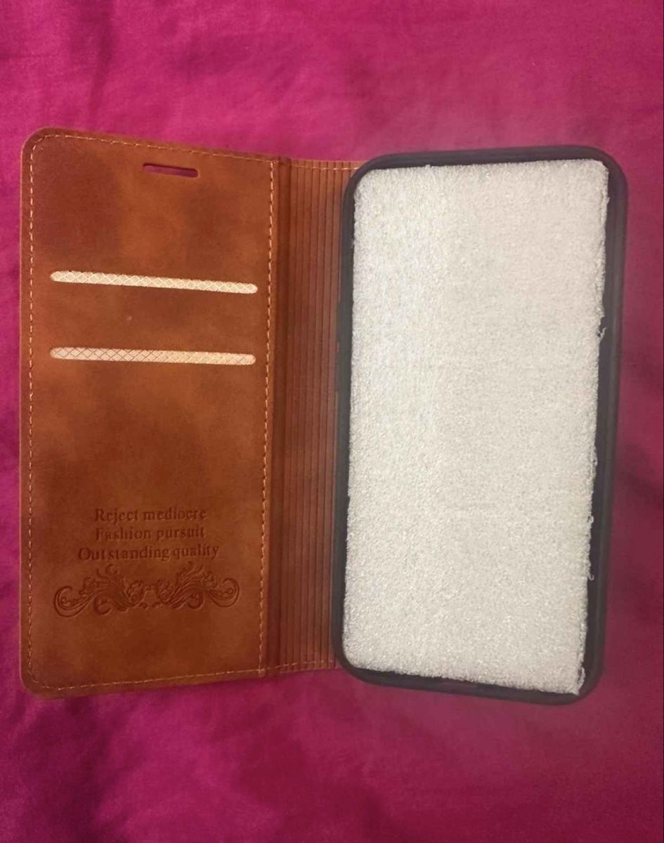 Cover & Protezioni schermo: Coque iPhone 14 Pro – Nuovo e nell'imballaggio originale da Vétroz venduto da Fabio-B 1