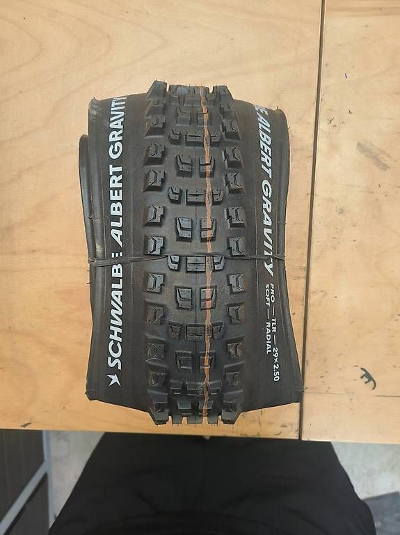 Pneus & Roues: Pneu Schwalbe Albert Gravity  – D'occasion à Granges VS par jos_h5bf